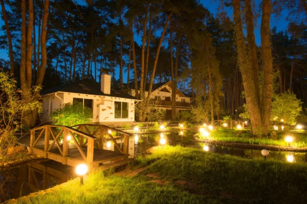 7 Outdoor Lighting Tips to Create a Garden Oasis