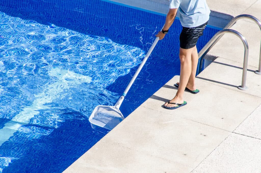 10 Tips for Keeping Your Swimming Pool Sparkling Clean